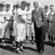 ハッピージャッキーロビンソンデー! これは、彼が 1964 年にムーアヘッドにあるコンコルディア大学野球チームを訪問したときの写真です。