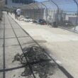 ゴミと小さな火災の残骸で覆われたコロシアム バートの遊歩道