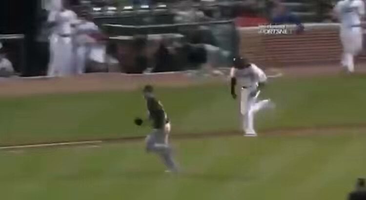 [Zach Harris] 今日、元オークランド・アスレチックスの投手ダラス・ブレーデンが、野球ボールをこする異物としてボング樹脂を使用していたことを知りました。